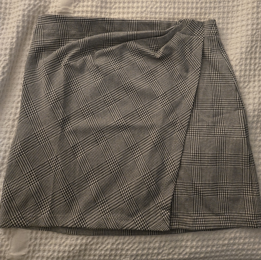 Max Studio Black and White Checkered Pencil Skirt